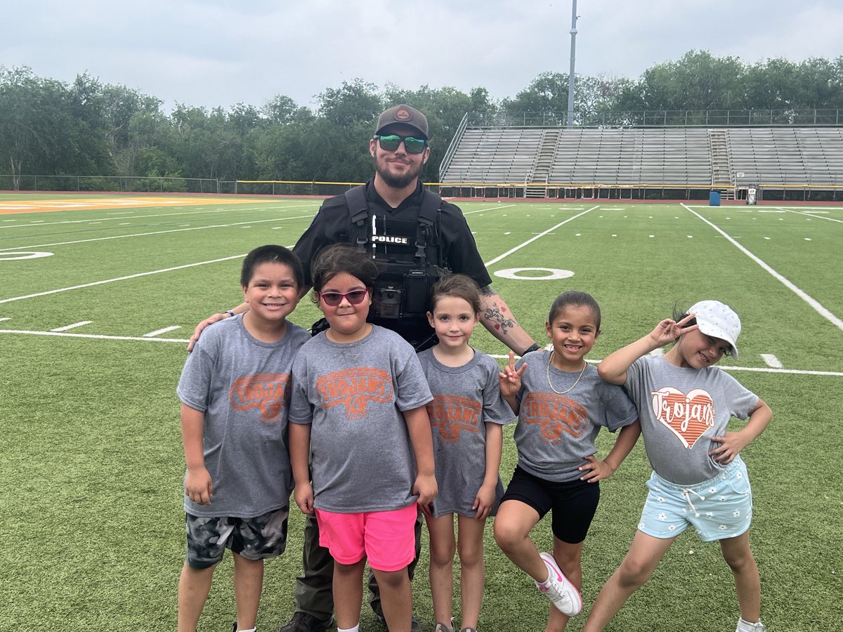 BeevilleISD's tweet photo. FMC Elementary field day was amazing π€©
#fieldday #BEEtheKICK https://t.co/pL9RtsIu5e
