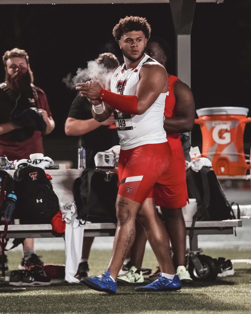 3 weeks ago here in Waco (top left photo), <a href="/trey_w33/">TreyWilson33</a> didn’t have the chance to throw because of weather.

Tonight, he got another opportunity, as he moved from 6th to 4th on his final throw with a new PB of 19.36m (63-6.25) - first time over 19 meters 😤

#WreckEm