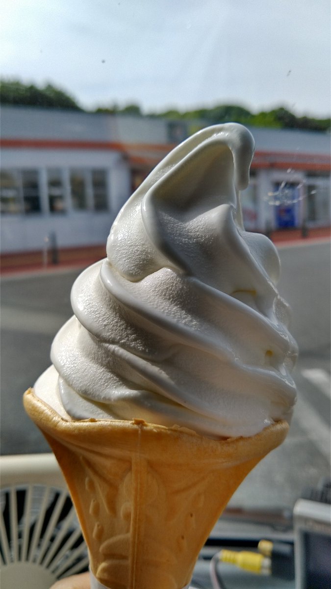 北上金ヶ崎で @potepotetamago さんから美味しいソフトクリームがもたらされた(*´∀`)