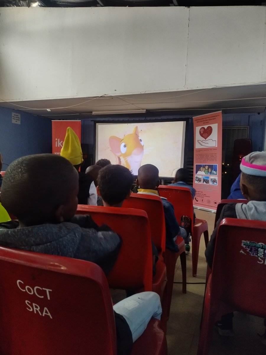 Vuma Pop-up Cinema 🎪🚐🇿🇦📽️🎞️🌨️

#winterseason #animation #kidsevents #capetown

Inspiring children in communities with animation films.  

Gruffalo Short Animation Film.