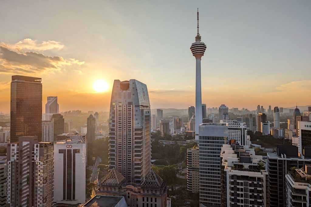 Kuala Lumpur bietet einen spannenden Mix aus Tradition und Moderne. Co-Autorin Corinna hat die Hauptstadt Malaysias besucht und war fasziniert von den verschiedenen Kulturen. Neu im Blog: people-abroad.de/blog/kuala-lum… #kualalumpur #malaysia #asien #reisen @TourismMalaysia