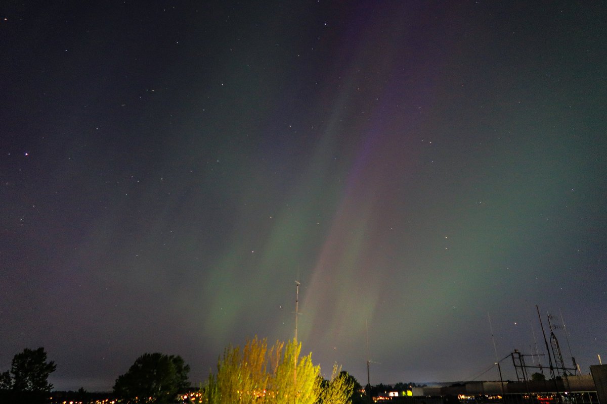 Looking east from our roof. Was easy to spot with the naked eye. #aurora #wawx