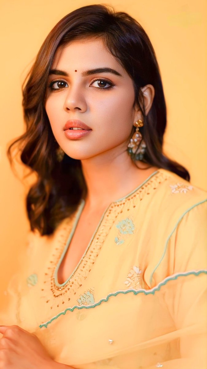 I should find new word from 26 alphabets when i try to describe your eyes 👀💗 @kalyanipriyan 11:11 #KalyaniPriyadarshan