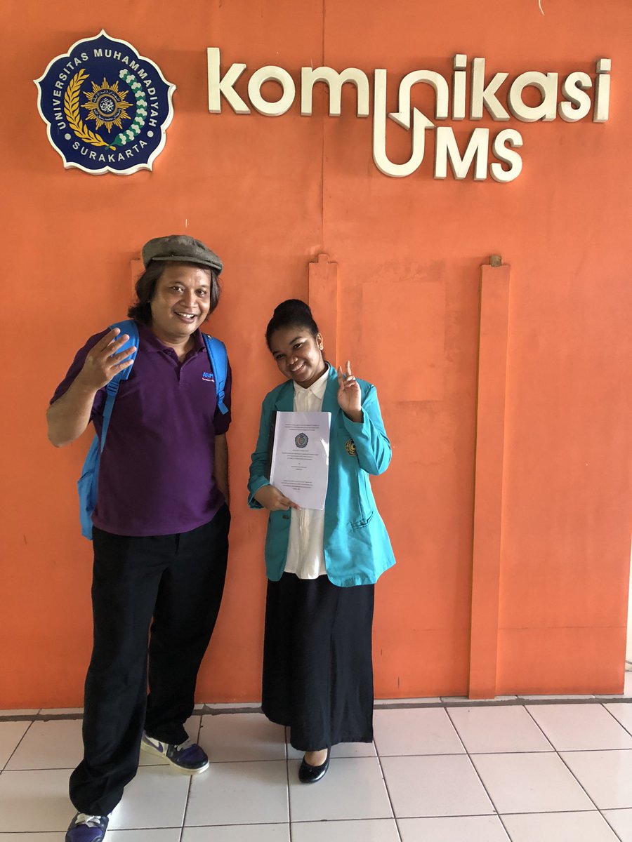 Proficiat Jessie Heriente dari Madagaskar untuk ujian skripsinya di Universitas Muhammadiyah Surakarta (UMS). Riset yang bagus tentang adaptasi kultural mahasiswa asing UMS dari Madagaskar, Sierra Lione, Fiji dll di Solo. @umsofficialid @diktilitbang