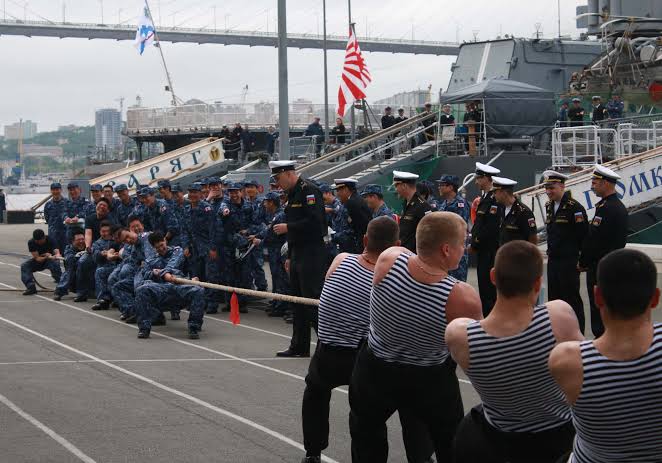 5年前にロシア海軍と海上自衛隊が仲良く綱引きしてたの知らなそう