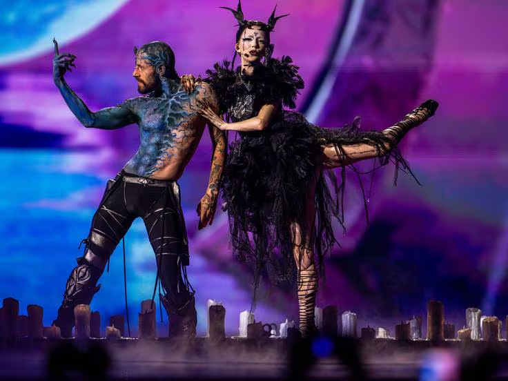 son4diesR4's tweet photo. 🤲 Comencem la nostra tertúlia sobre #Eurovision2024!

🎤 Comentem les opcions de Nebulossa, les polèmiques del Festival i les grans favorites per endur-se el micròfon de cristall. 

🗣️ Amb @ReyesdelAmorC, @OriolSerra_, @DavidGGesto i @bertaposas.

📻 En directe a @radio4_rne. https://t.co/hYXB2GwGYx