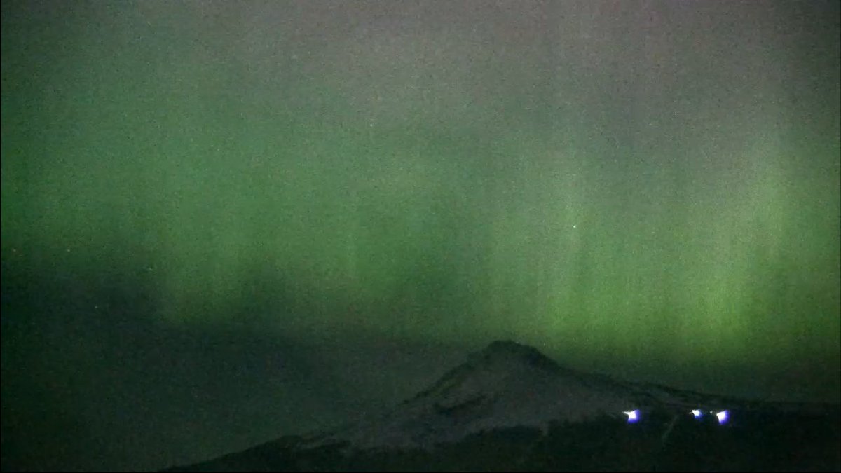 NOW we're talkin'! Finally starting to see a more significant green glow on our Skibowl camera. #northernlights