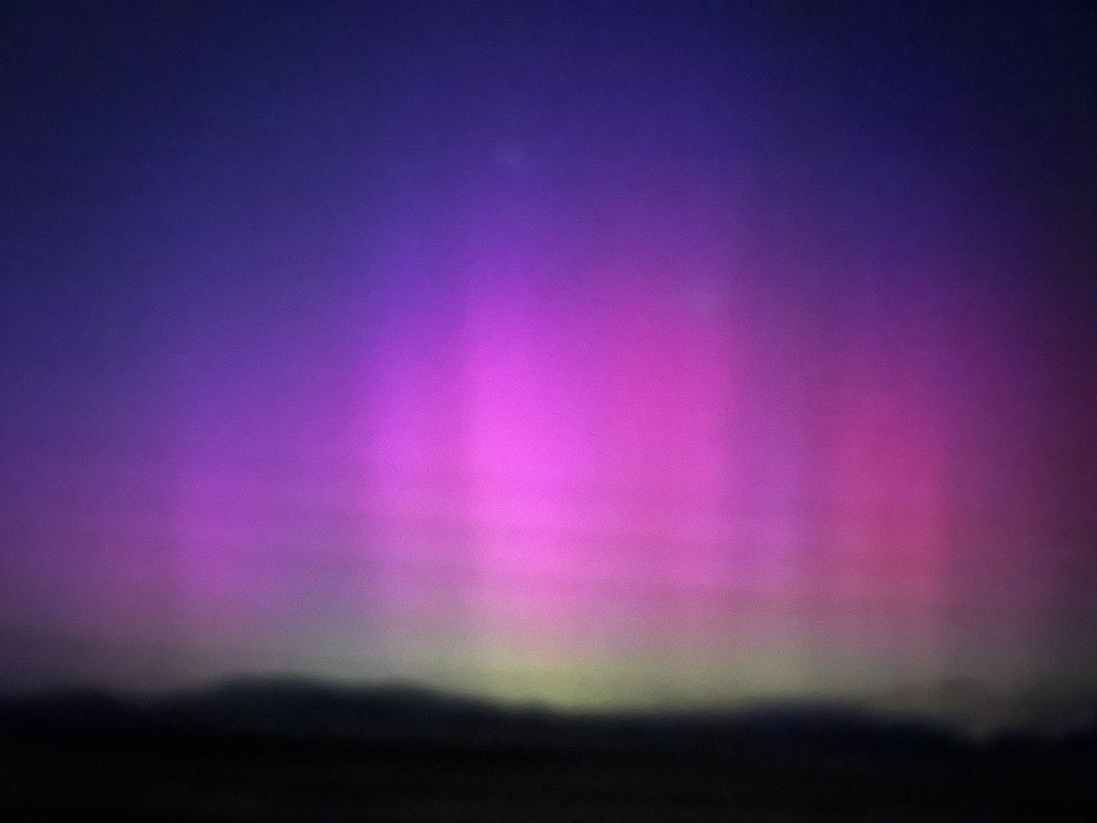 Northern Lights in Fresno! Go somewhere dark and look north, they are faint but an IPhone image brings out the colors. So cool!! ⁦@GVWire⁩