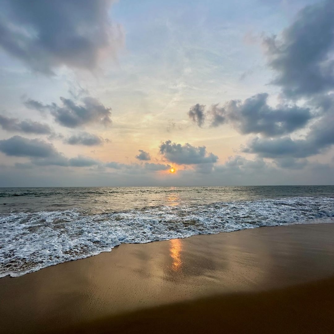 Experience the ethereal beauty of a Goan sunset @thelalit.goa , where the horizon kisses the sea in a spectacle of color. As the day ends, the skies paint golden hues over the rhythmic waves, offering a view to die for. Indulge in the tranquility of the beach, a perfect…