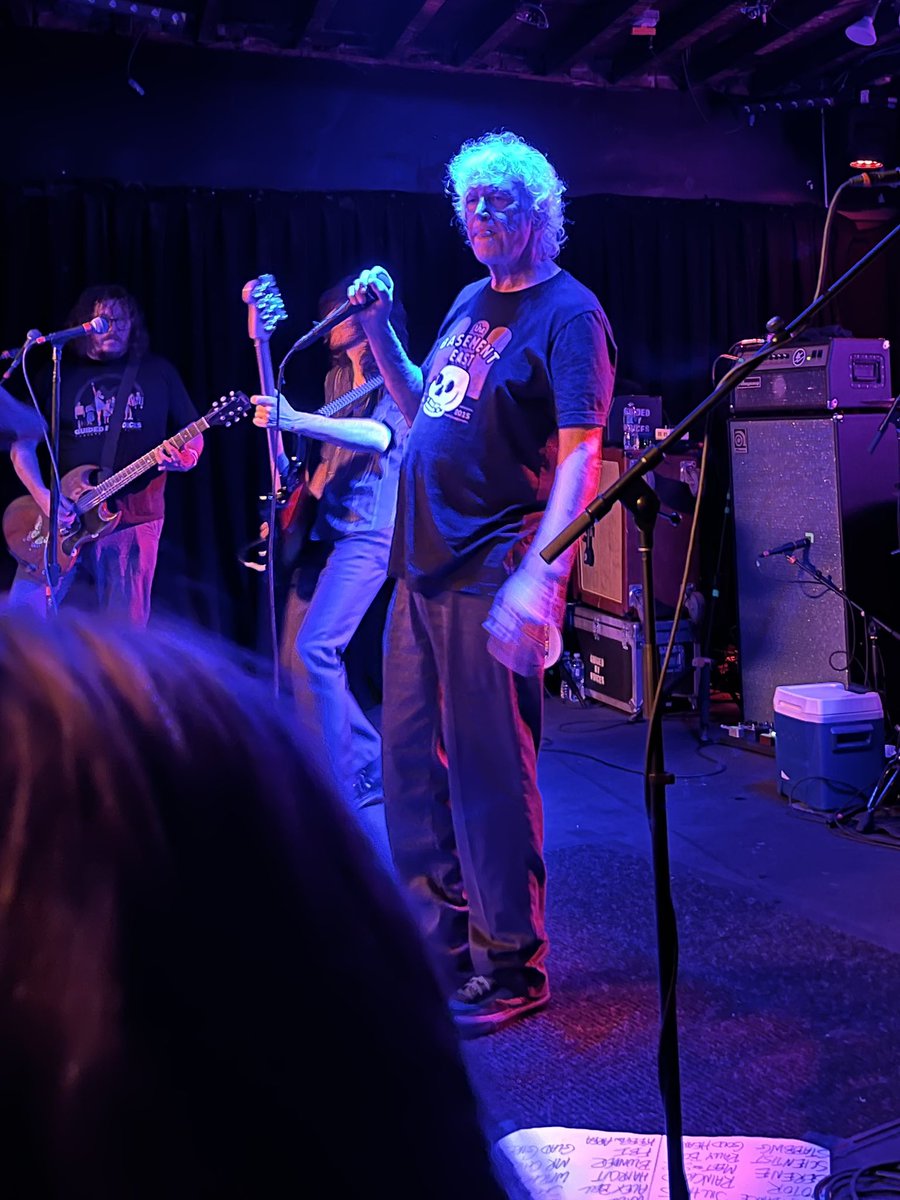 Thank you GBV @_GuidedByVoices for a fantastic night!  And my fav songs! 🎶❤️ Lotsa love!