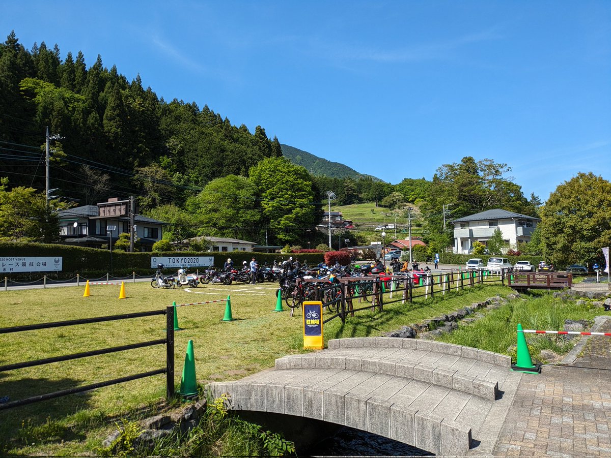 spl_98's tweet photo. こんな日にこんな有名なところだから、流石にバイクが無限にいる https://t.co/GQUJXWWWXi