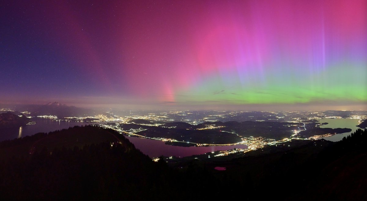 hslu's tweet image. Mit Blick über die #Zentralschweiz wünschen wir Ihnen ein wundervolles Wochenende! #hslu #hslu_zentralschweiz #polarlicht