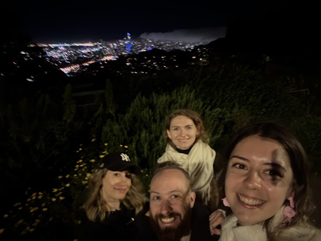 It seems we’re on a bucket list item trip with @AnnaLeushchenko @esrakadah @spydon 🥹💙 We even managed to glimpse aurora in freaking San Francisco 😭🤩
