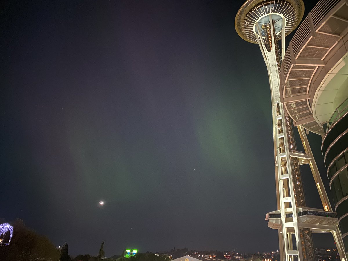 Yep!

#Seattle #SpaceNeedle #Auroraborealis #NorthernLights