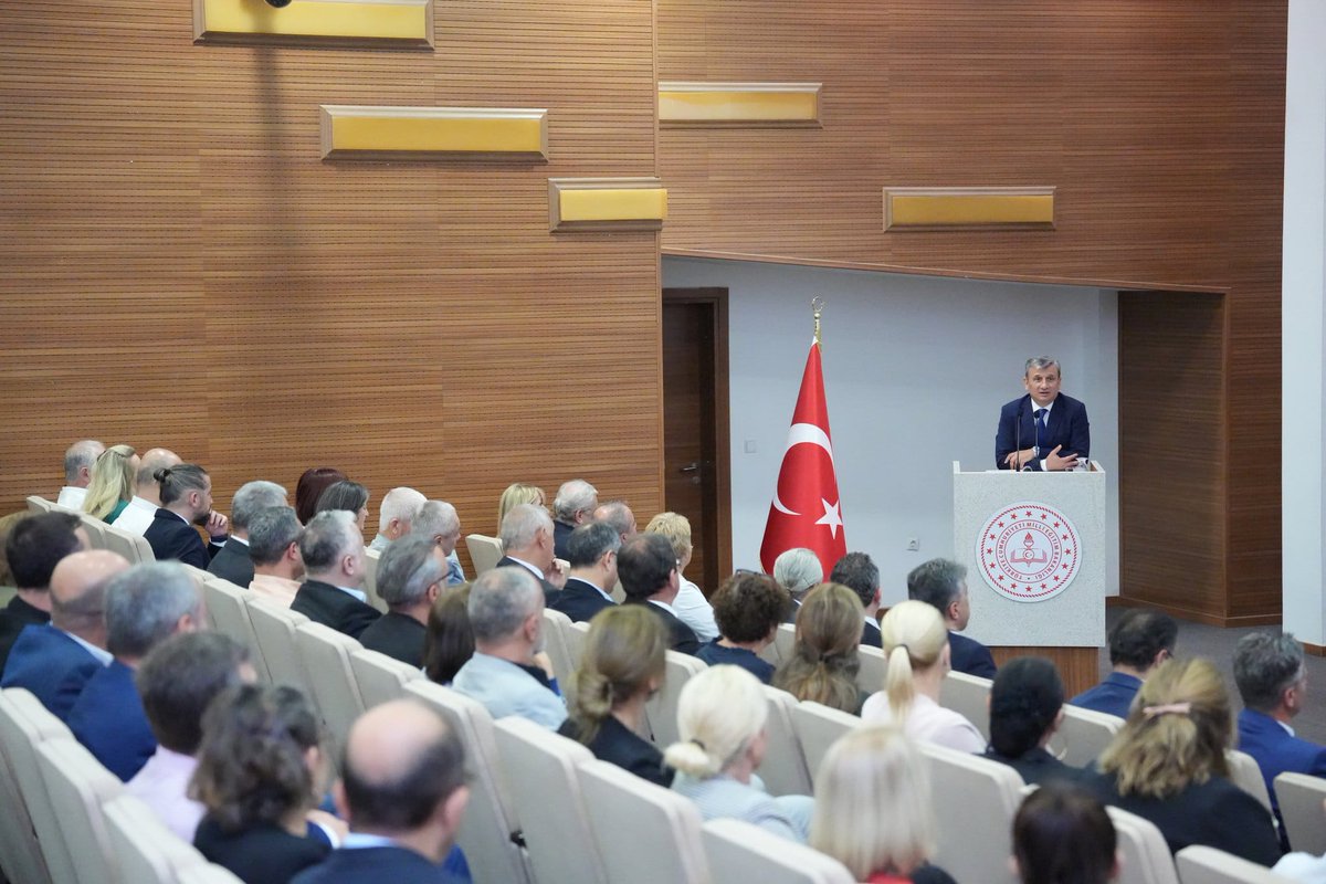 tcookgm's tweet photo. Genel Müdürümüz Fethullah GÜNER İzmir ziyareti kapsamında il genelindeki özel okul yöneticileri ile bir araya geldi.  Genel Müdürümüz toplantıda Bakanlığımızın özel okullara dair politikaları ve beklentileri hakkında açıklamalarda bulundu. https://t.co/PzAcS7lgGB