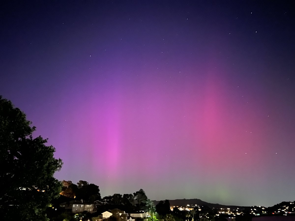 #AURORA OVER MARIN COUNTY, SF BAY AREA!! First time in my life seeing such astronomical wonder… utterly mind blown 🤯 🤩