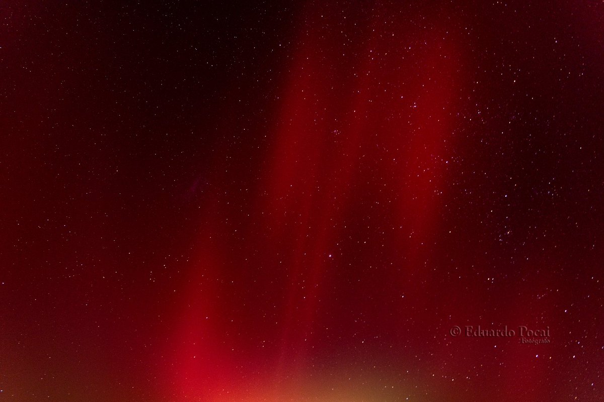eduardopocai's tweet photo. Imágenes para no olvidar, la última aurora austral que tuvimos fue en 1980, pero menor que esta, esto fue maravilloso y duró varias horas. Estas fueron tomadas a orillas del Canal Beagle. 
#UshuaiaFantástica https://t.co/nGpltOByE7