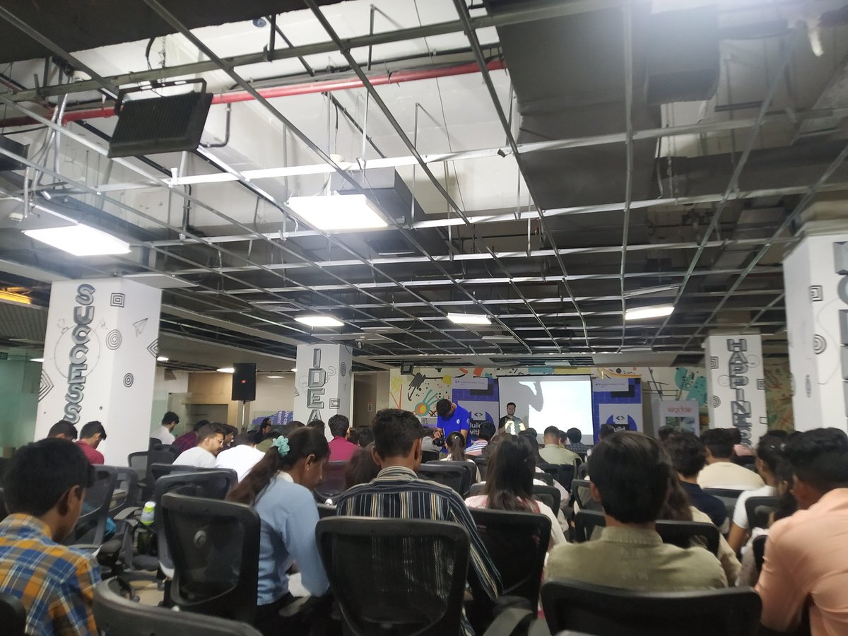 BINGO BINGO BINGO 🤝🤝🤝

Amazing atmosphere at #BuildWithAI 
Wholesome peeps and super experienced speakers. 😇
What more u can ask for. 🤗🤗