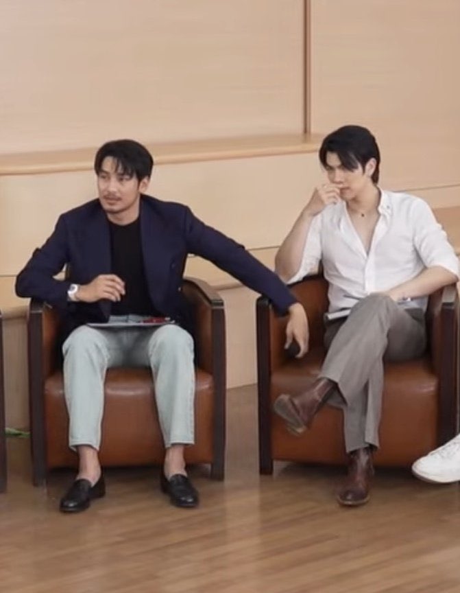 Please give Apo a bigger chair because his chair doesn't have an armrest 😭😭😭

#มายอาโป #MileApo