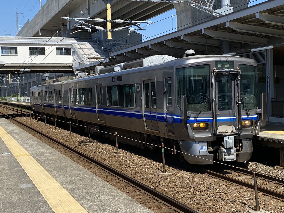 ５月１１日時点で、ＩＲいしかわ鉄道の５２１系、ＩＲ１４編成は金沢〜福井間の所定運用に復帰し、金沢〜富山間では再び見られなくなりました。
野々市駅で撮影。