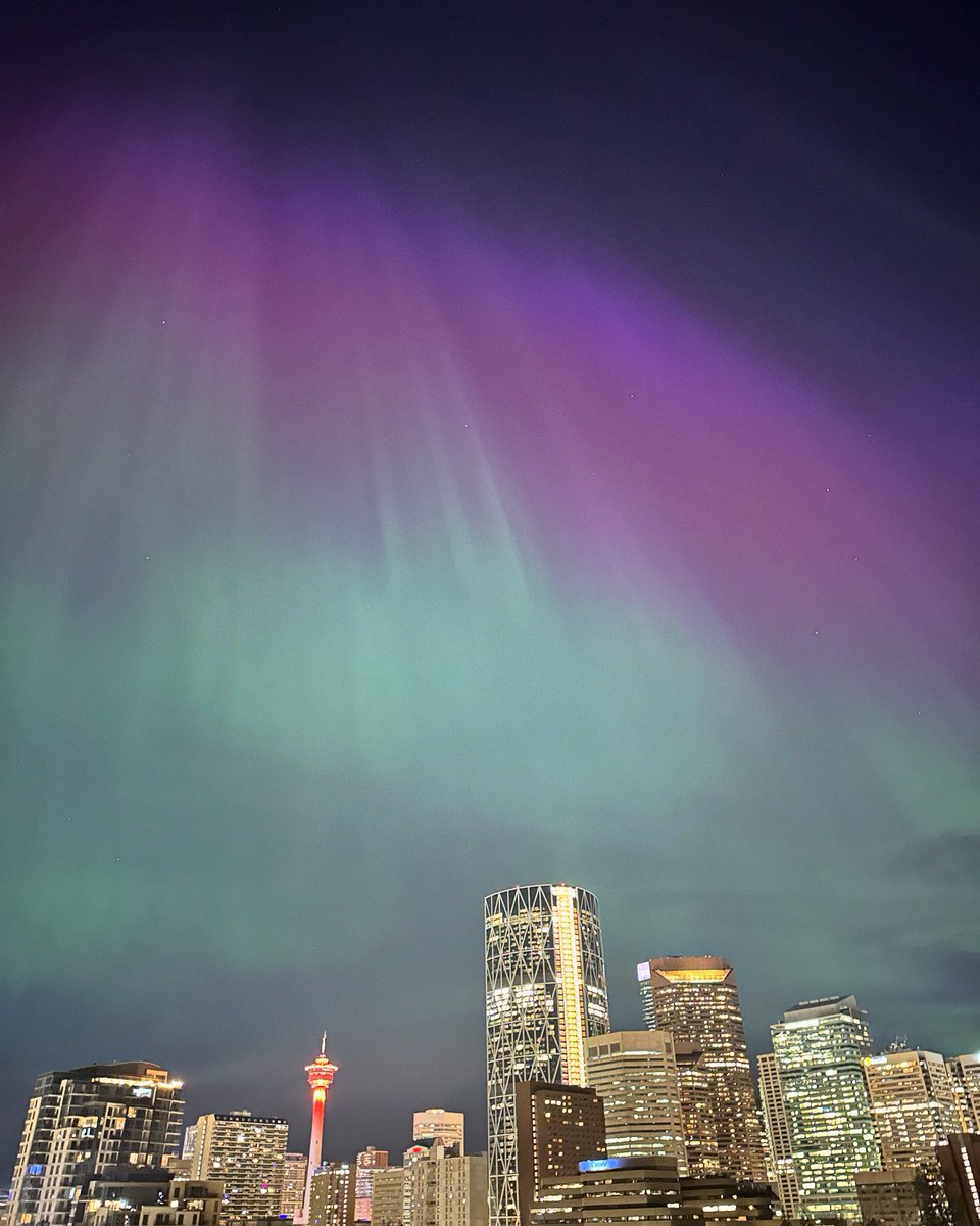 Northern lights from our balcony in Calgary. #canada #alberta #calgary #auroraborealis #nothernlights #lights #yyc