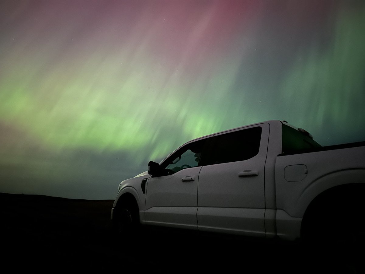 TJGover's tweet photo. Successful night chasing the Northern Lights in the PNW. Sponsor me @Ford https://t.co/hmAHoeZtxg