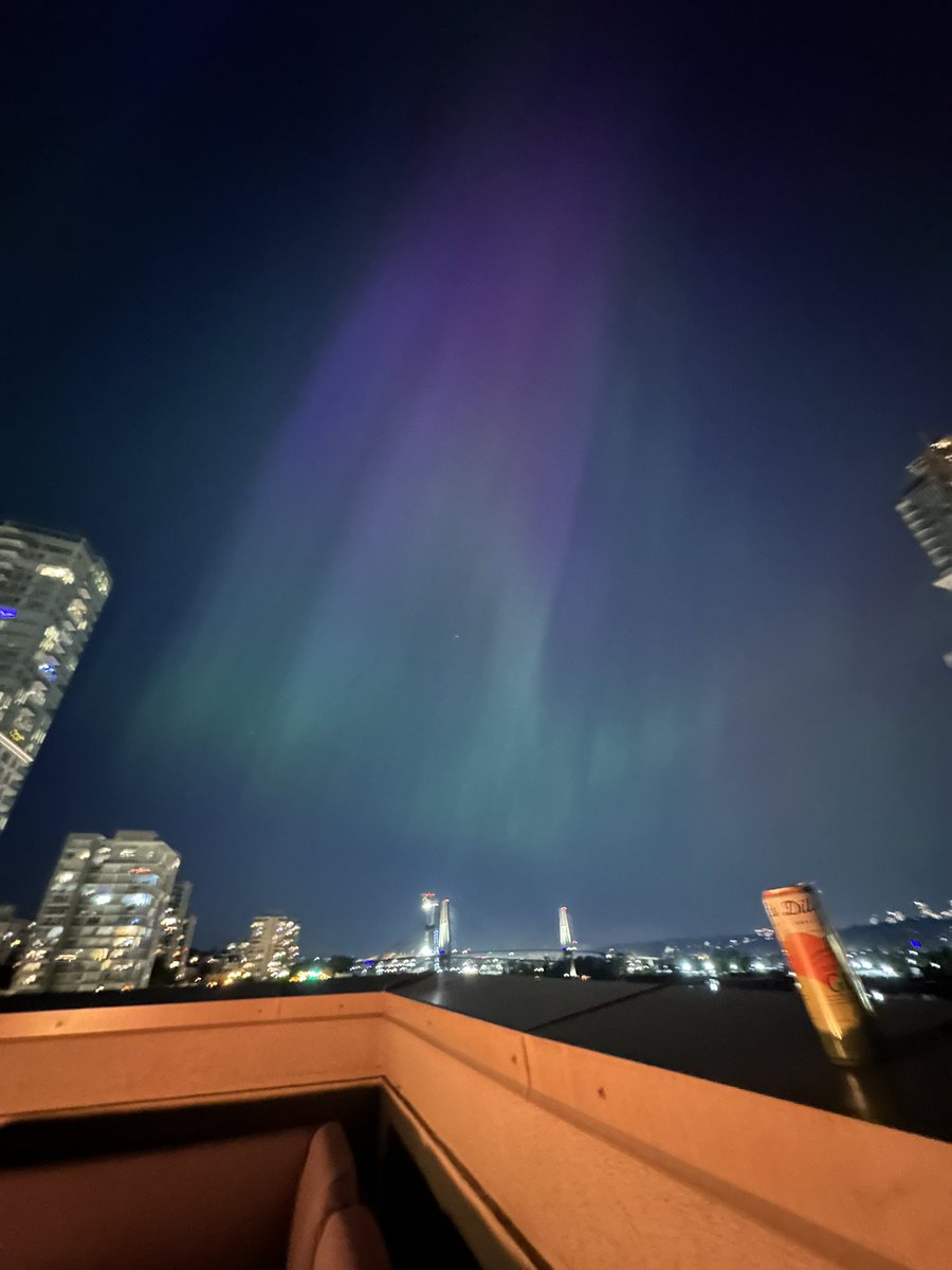 #NothernLights aurora borealis looks amazing tonight in #NewWest #NewWestminster