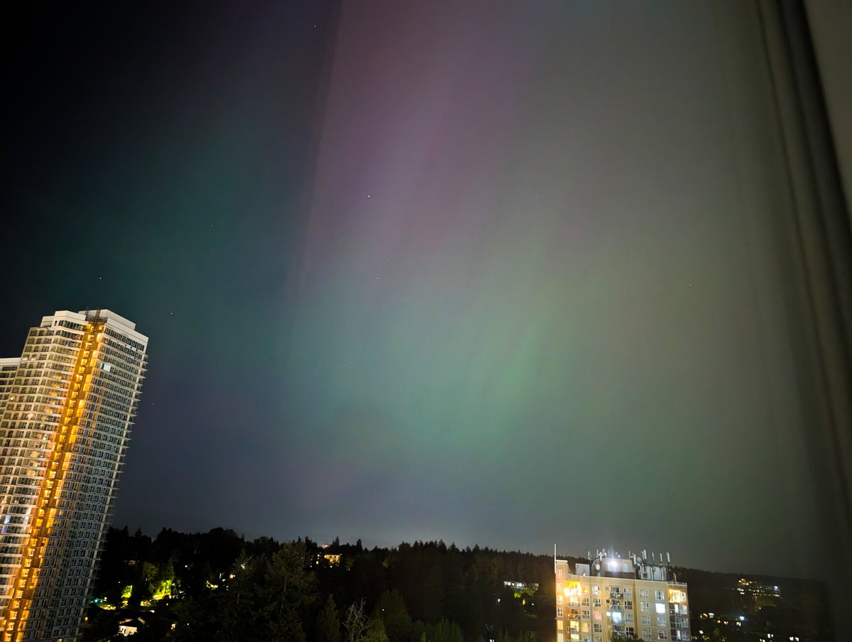 First signs of the #Aurora in #Vancouver #Burnaby #NewWestminster #Surrey #Coquitlam I had to edit to show color. If you're in any of the above places, look North East East, it's between 90° to 45° height angle. Remember it comes and goes in phases. The highest will be around