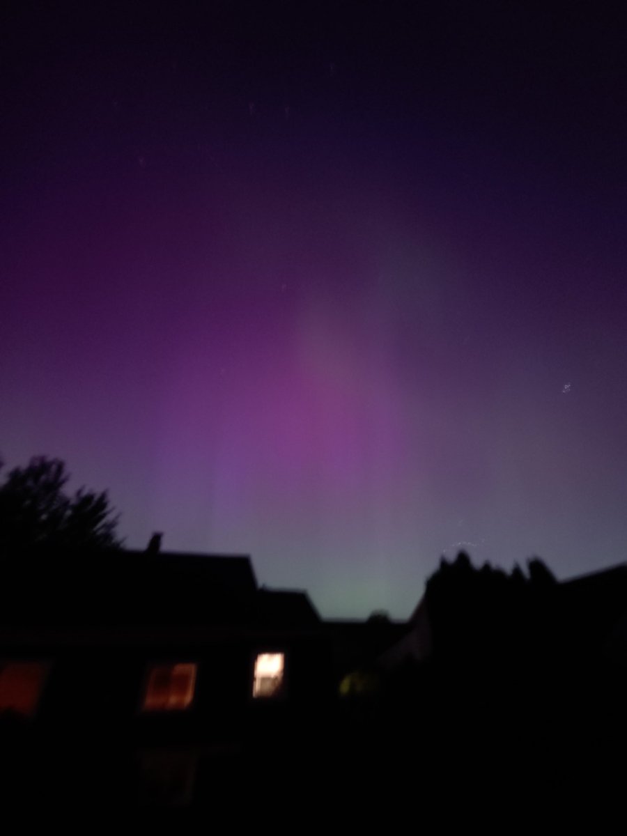 Lamebore's tweet photo. @volcaholic1 northern lights from Portland, OR, USA https://t.co/8KegjWDuG0