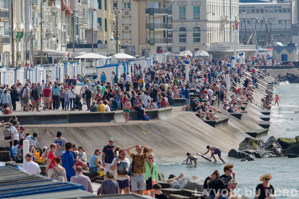 Un peu de monde hier pour le pont de l'Ascension sur la digue de #Wimereux ! #tourisme #pasdecalais #cotedopale