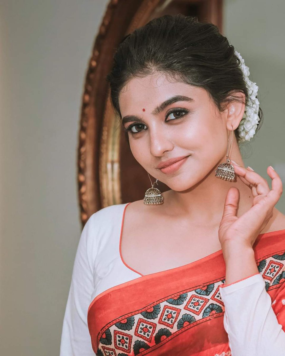 #MamithaBaiju 

#Mamitha 

#actress #CineFlowTamil