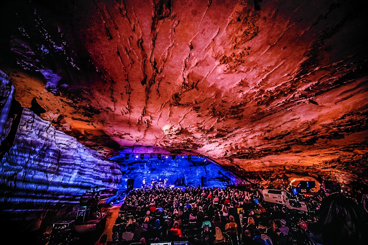 Spend your night under neon lights at some of Tennessee's bucket list music venues. See the list: bit.ly/3UV6QJS 📸: Journal Communications Inc./Michael Weintrob at The Caverns