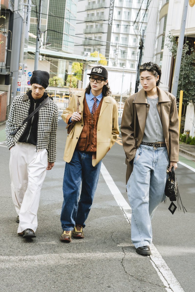 Droptokyo's tweet photo. Takato, HAO, EIJI／モデル
https://t.co/6ShRN2oMkl

Takato
コート、パンツ／#NULLUS
インナー／#HandM
シューズ／#ZARA
ベルト／#Vintage 
バッグ／#BALENCIAGA

HAO
ビーニー／#ProfessorE 
アウター／#WalesBonner 
フーディー／#HAIDERACKERMAN 
パンツ／#NULLUS 
シューズ／#CAMPERLAB 
バッグ／#Xlim 

EIJI
キャップ／Levis
ジャケット、ベスト、ネクタイ、バッグ／#Vintage
シャツ／#LECHOPPE 
パンツ／#CarharttWIP 
シューズ／#asics

#droptokyo #fashion #streetsnap #ストリートスナップ