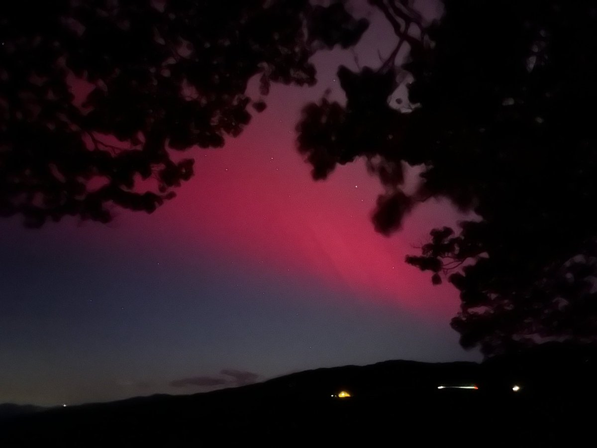 wncmacs's tweet photo. All my 60+ years on this Earth, I have wanted to see an aurora. Tonight I was blessed with one over my hometown. I was mesmerized. Totally amazing! #Aurora #SprucePineNC #BlueRidgeParkway #MitchellCountyNC https://t.co/IgJwMgaKvz