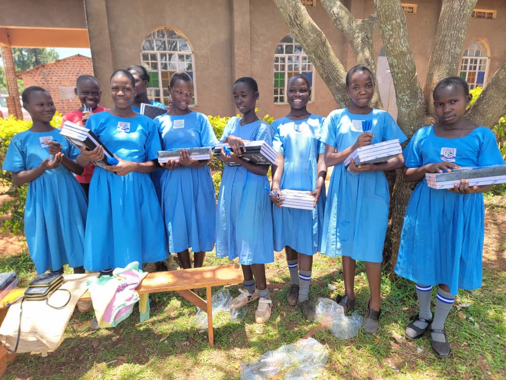 It's 4 years since we started supporting girls education in 🇺🇬 as a move to end child marriages. We thank @mundocooperante for generously, consistently supporting 112 girls to access primary & secondary education.#Righttobeagirl
#Keepinggirlsinschools
#Endchildmarriages