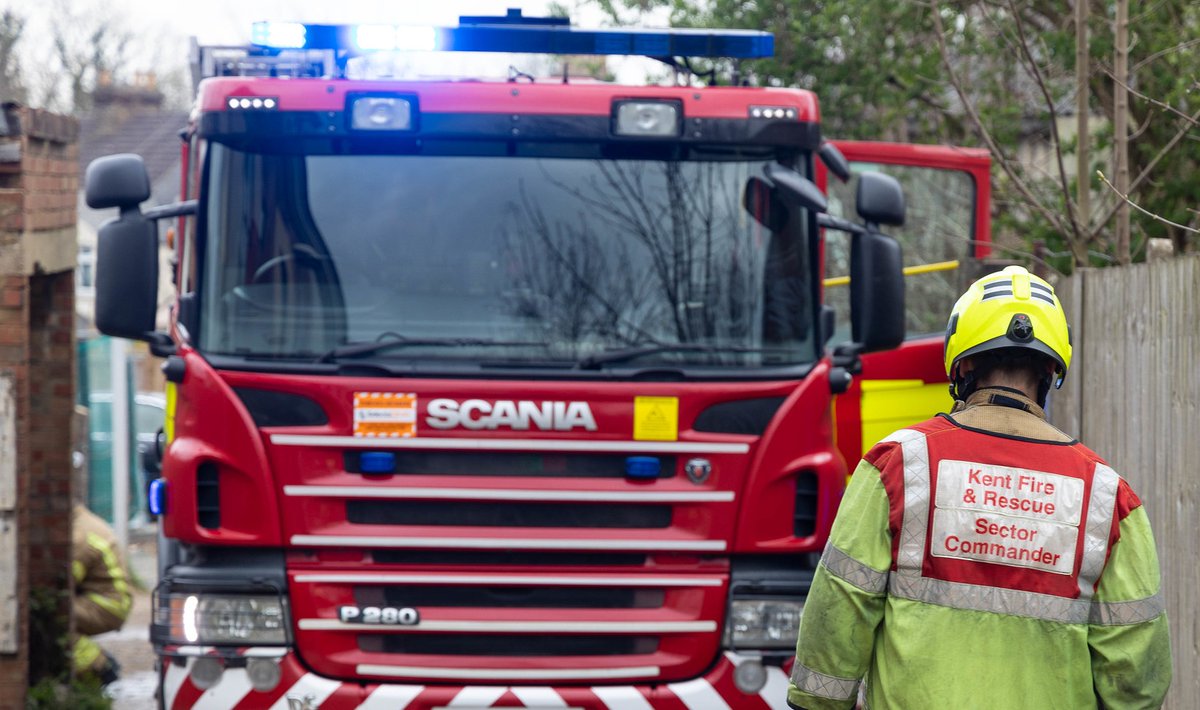 Crews extinguished a caravan fire in #Ashford last night More here: kent.fire-uk.org/incident/ashfo…
