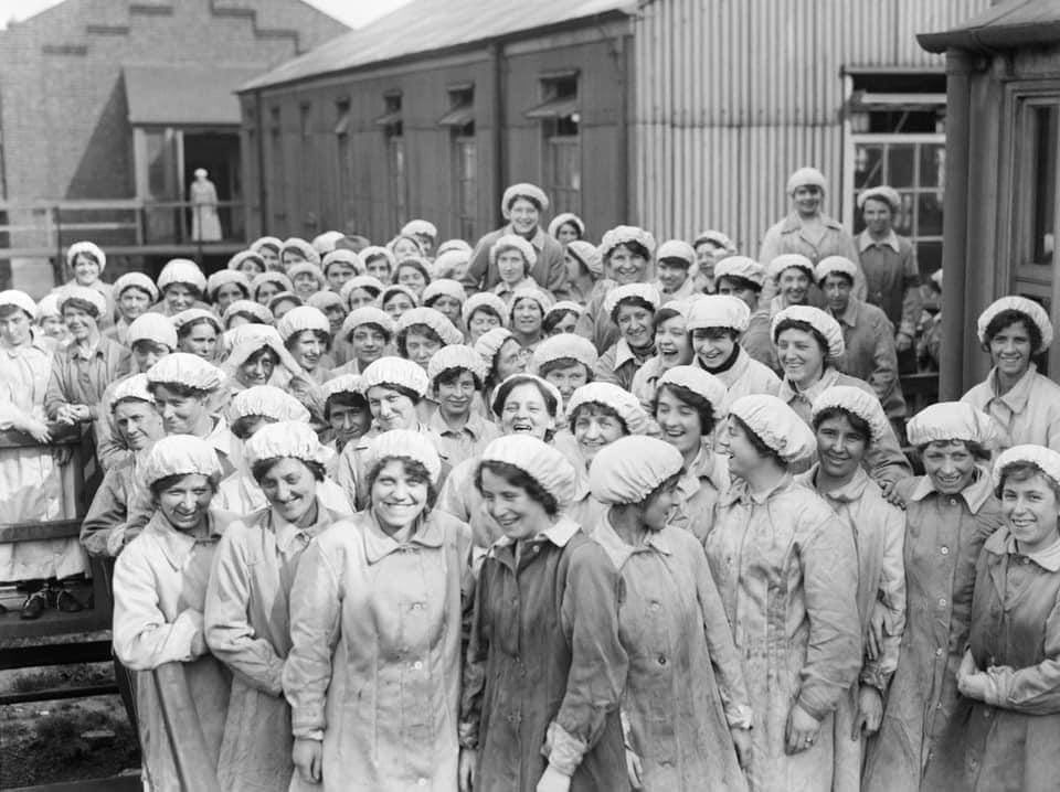 A great photograph of  of the munition workers of WW1 in Woolwich