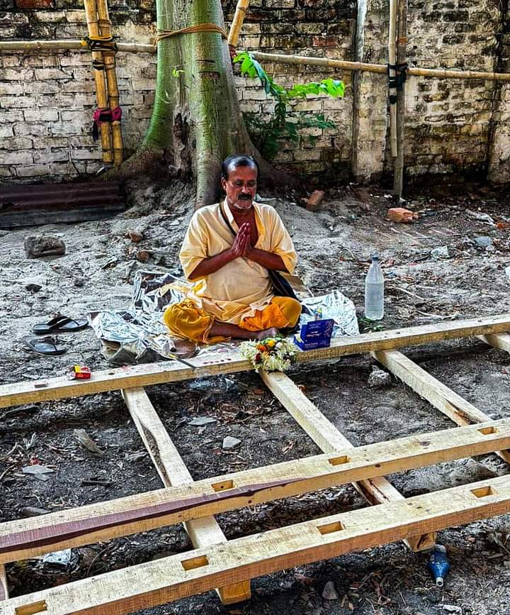 Kathamo Puja of Howrah 6er Pally. Now process of Durga Idol building will begin.