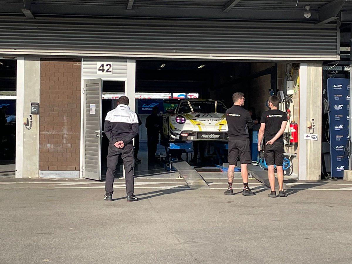 ✌️Bonne nouvelle ! La Porsche 911 GT3 R Manthey Pure Rxcing est bonne pour le service après la sortie hier en qualif’. #6HSpa #WEC