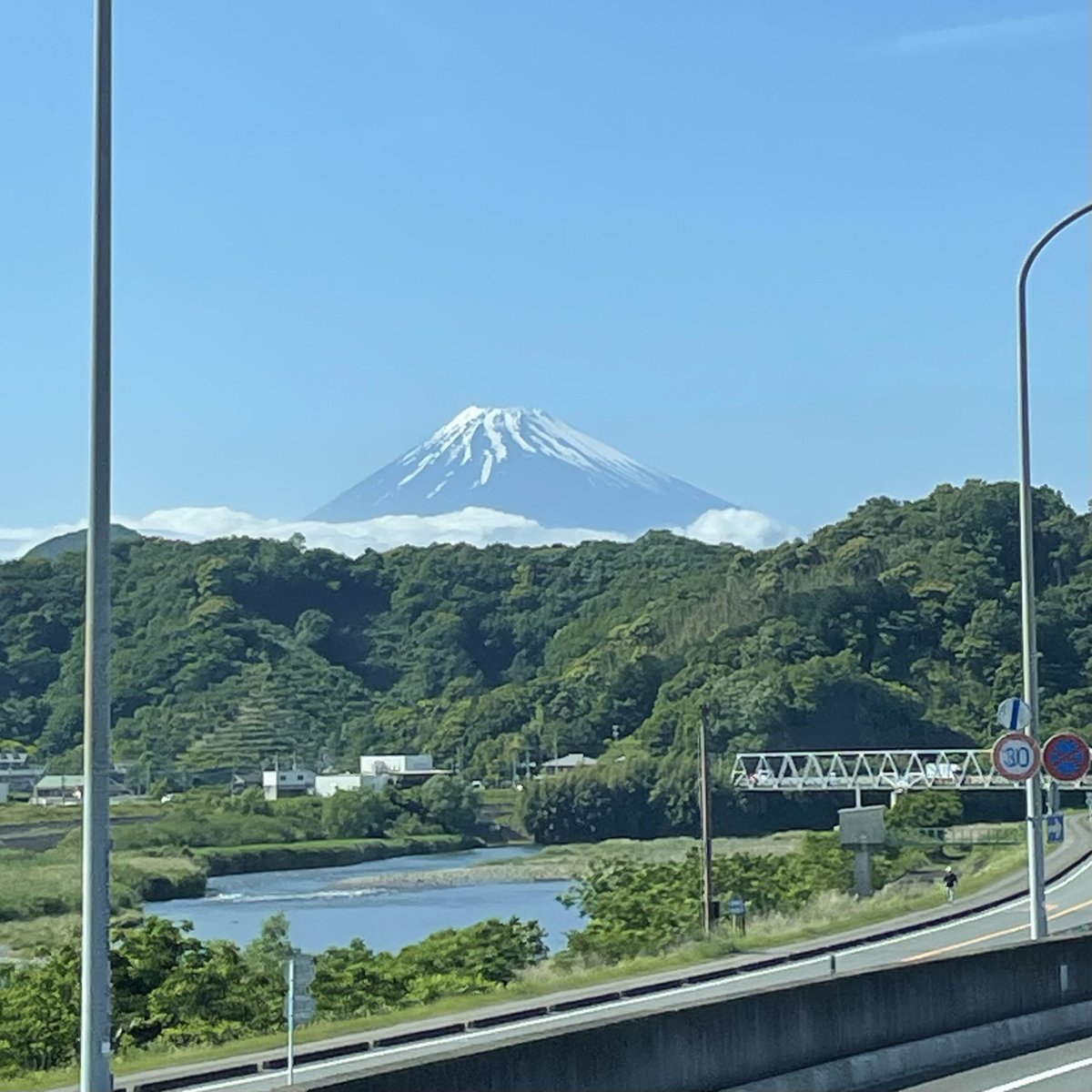 お天気はいいですが
ドーム球場でのロケ⚾️

🏀VS強豪校⚽️

今回も白熱のバトル🔥でした〜🤺