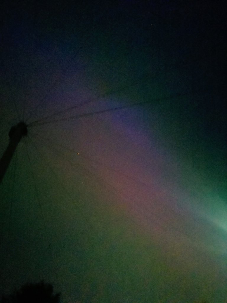 PeopleofGMCR's tweet image. ADMIN: Just popping up to memorialize a particularly dazzling event last night that could be seen all over Greater Manchester. 
 
Please comment your Aurora Borealis pics and where you are in Greater Manchester/UK!

👇 Scenes from Whitefield, Manchester