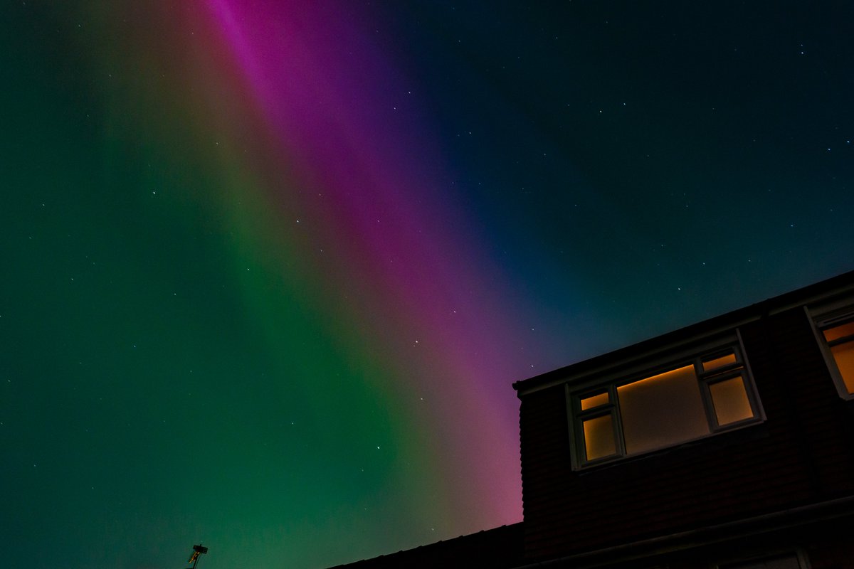 chloemunzer's tweet photo. The light show, from where we are #NorthernLights https://t.co/Fg3aWATuuJ