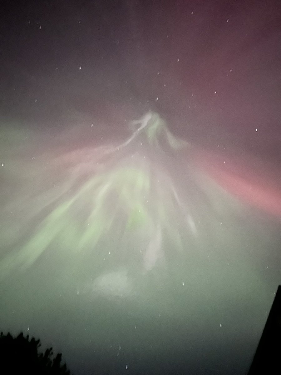 Adding a picture like everyone else has. After storms rolled through we could finally see some. #Auroraborealis #aurora #corona #auroraboreale