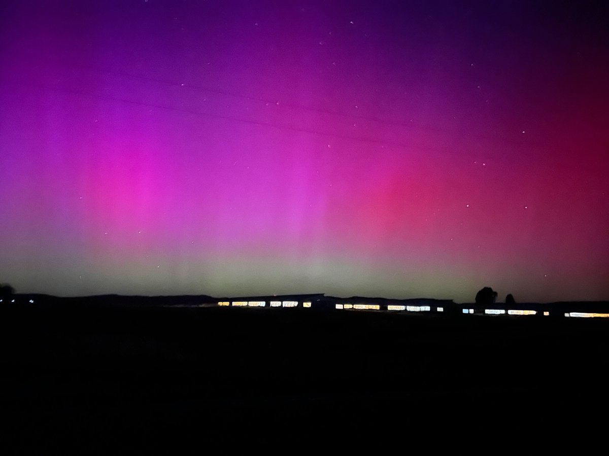 The aurora borealis were visible in Central California on Friday from Farmington. An extreme geomagnetic storm, the strongest since 2003, led to northern lights sightings like these at unusually low latitudes. Read more → sfchronicle.com/weather/articl… 📷: @edwardsanthonyb