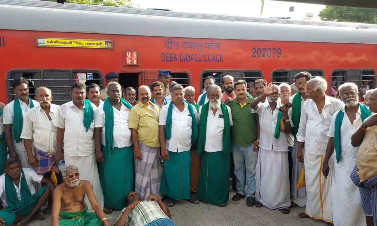 Delta farmers heading to Varanasi to contest against Prime Minister Modi deboarded from train - chennaivision.com/delta-farmers-… Delta farmers heading to Varanasi to contest against Prime Minister Modi deboarded from train
