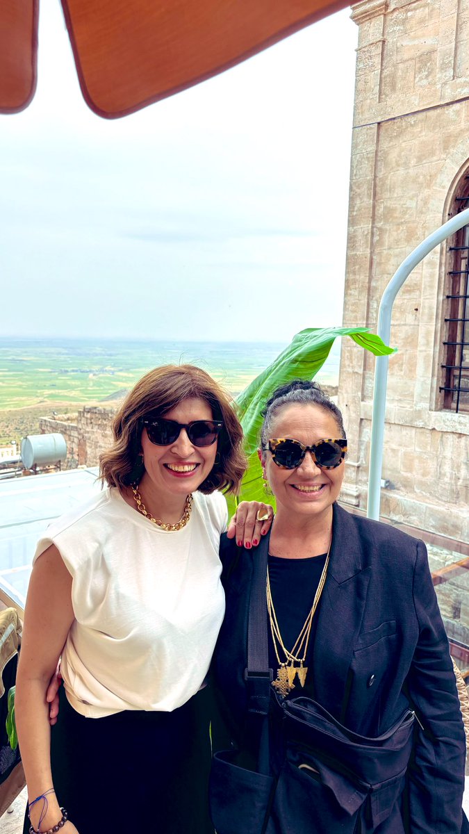 Mardin Bienali sadece Mardin’e değil tüm bölgeye ve Türkiye’ye büyük değer katıyor.👏🏼
Bienalin direktörleri <a href="/doneotyam/">Done Otyam</a> ve <a href="/irmakhakan/">Hakan IRMAK</a> ’ın 14 yıldır süren büyük çabalarıyla dün 6. Mardin Bienali de kapılarını açtı. Mardinliler şehirlerinde gerçekleşen bu önemli kültür ve sanat