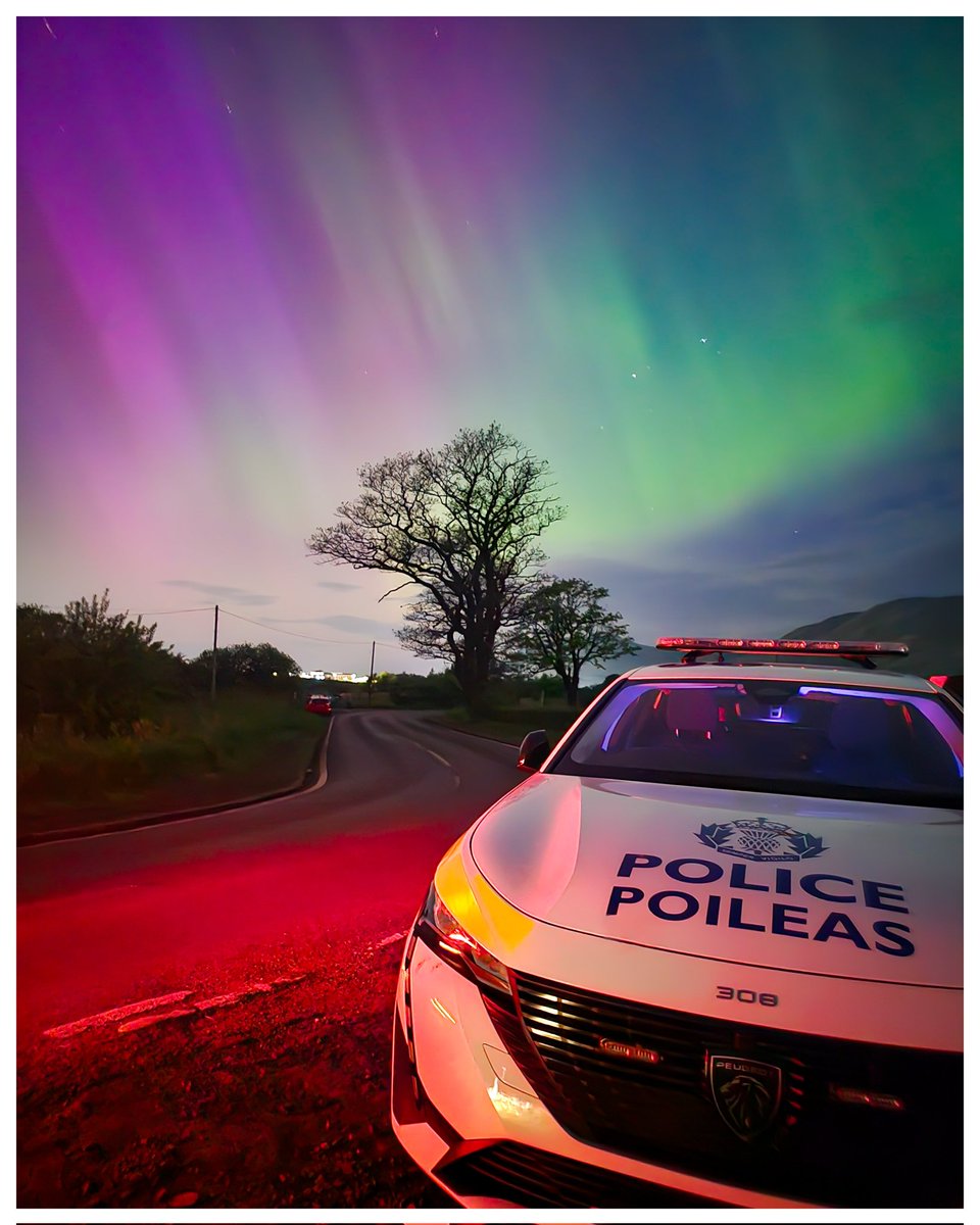 Aurora BorPoileas

45 years old and my first time seeing this last night during my night shift.

#aurora #northernlights #scotland #clackmannanshire #phoneonly #visitscotland #policescotland