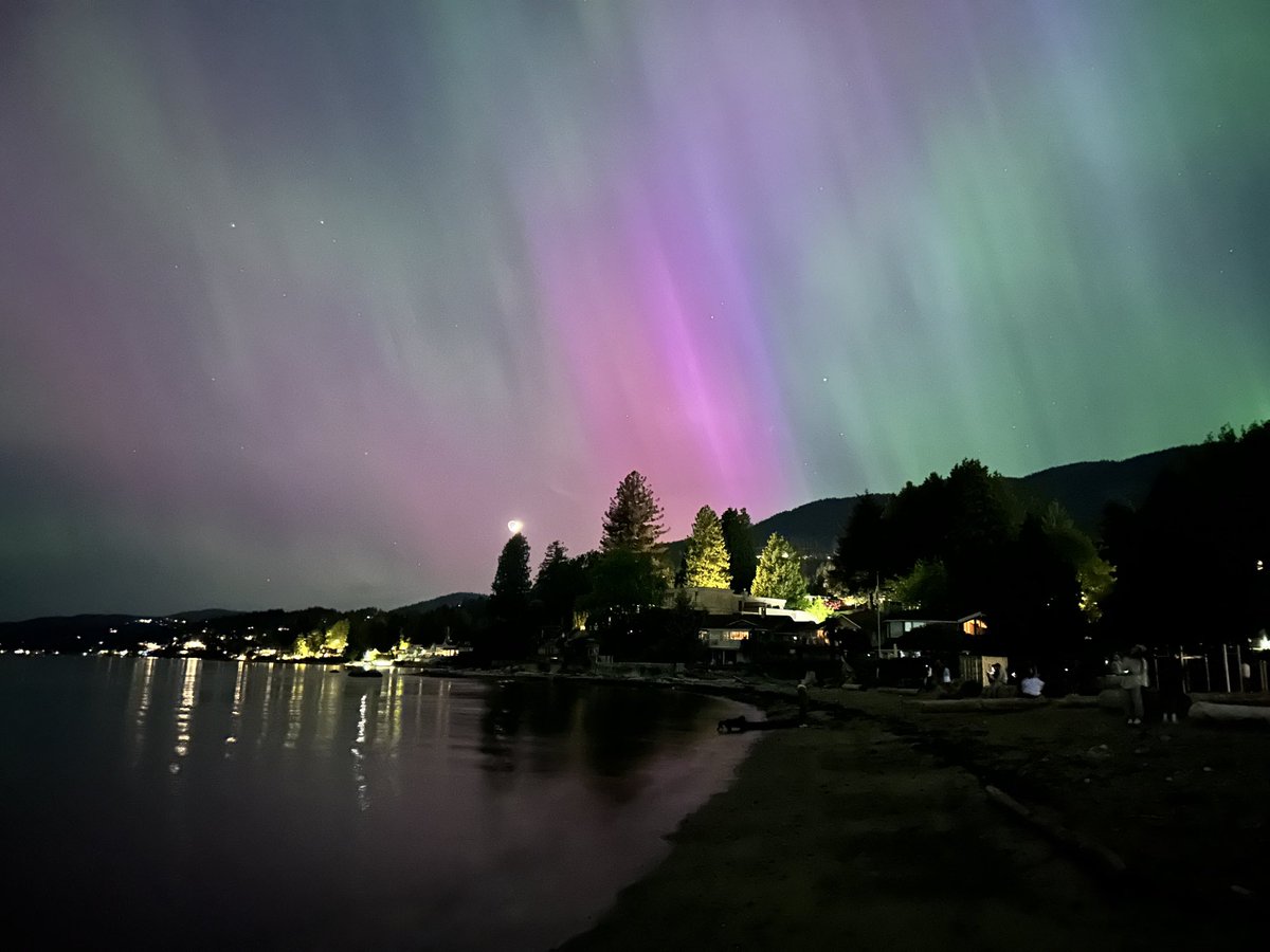 #AuroraBorealis at Dundarave Beach #westvan ⁦@DundaraveFest⁩ 💫