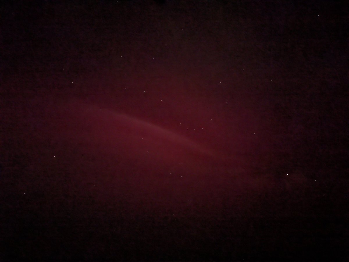 C'est dingue ce qui s'est passé hier soir ! Des #auroresboreales en France encore plus belles qu'en Laponie!