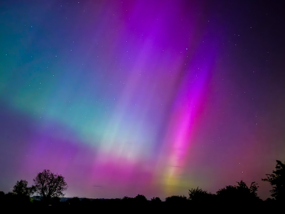 Last night! ❤️ Cannot believe I’m posting these from SE England!!!! The #Aurora Borealis display between 10pm & 3am this morning here in Kent, a special night which will remain with me for a long time! 💙 #Auroraborealis #Northernlights #Nature